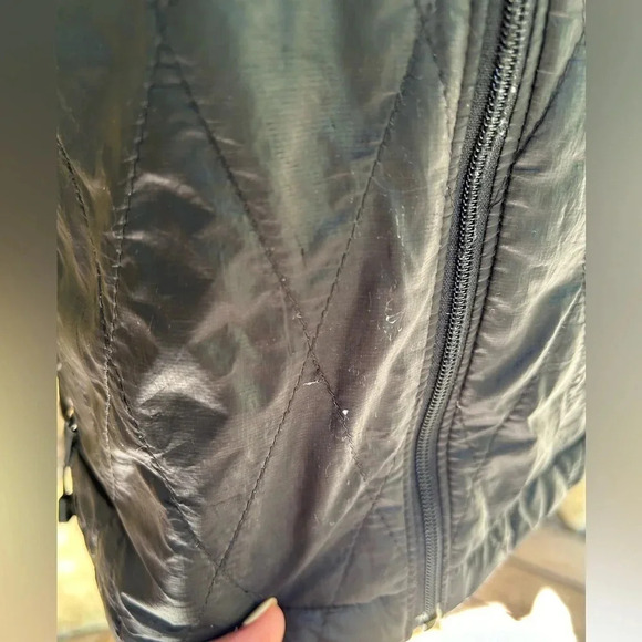 Patagonia woman’s light weight puffer  jacket - Picture 8 of 12